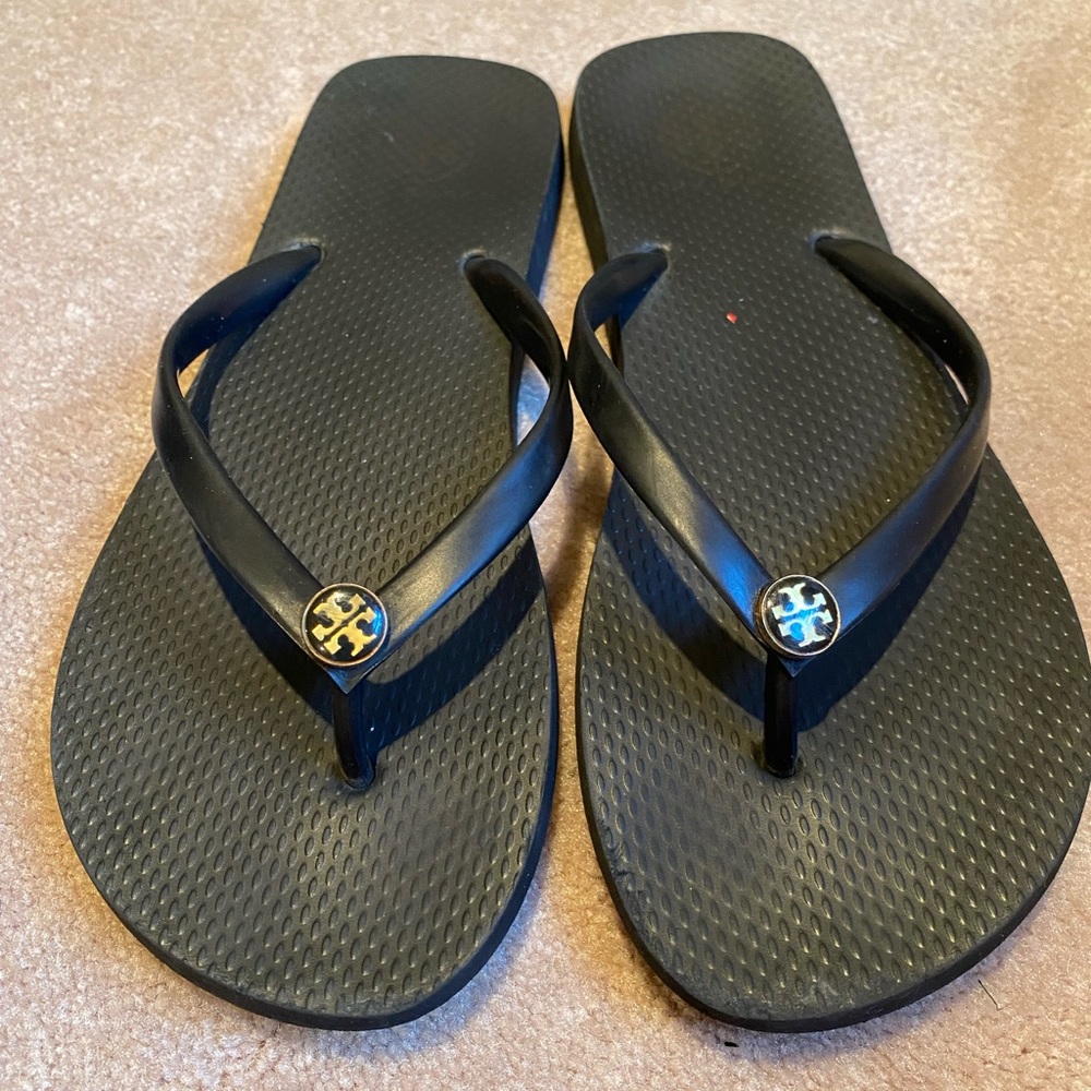 Black Tory Burch rubber flip flops size 7